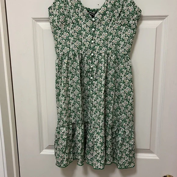 NWOT Green Floral Mini Dress With White Buttons. Size 8/10 - Picture 4 of 15